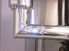 蒸氣系統:64k玻璃棉附三向強化鋁箔保溫管/外覆0.3mm不銹鋼皮施工照片