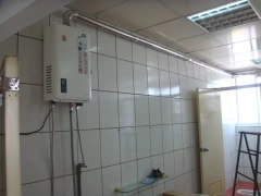 強制排氣熱水器標準安裝方式實景