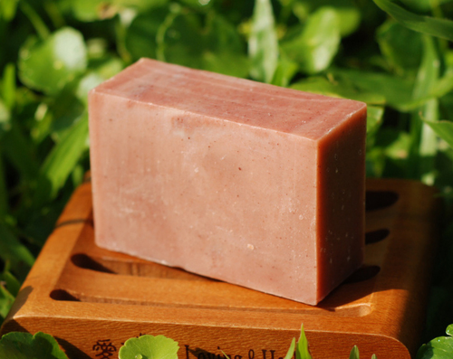 暢銷嫩白皂，針對乾性肌膚研發高保濕滋養手工皂款