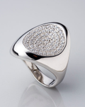 銀包白k金、戒指，完美鑲嵌，人造鑽石