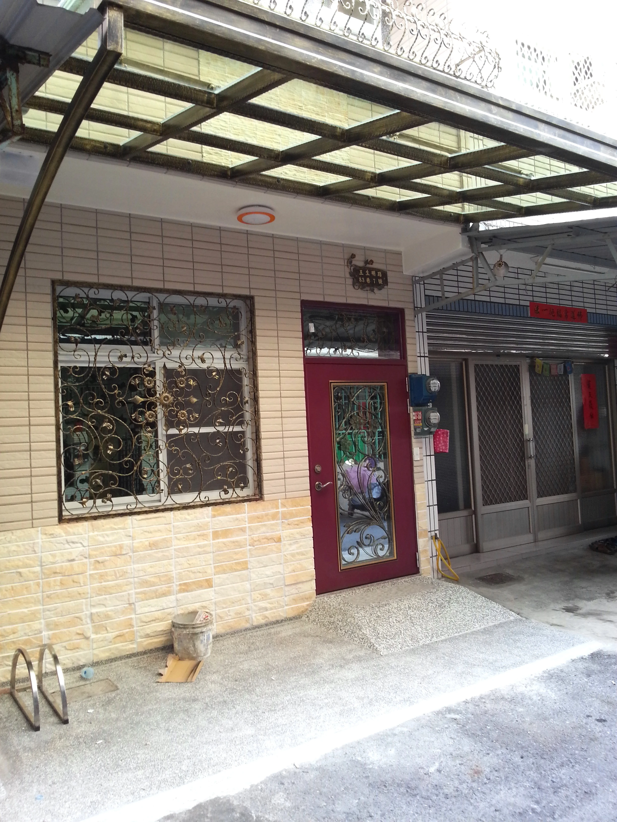 本公司營業範圍極廣,舉凡不銹鋼的產品或是鋁門窗均囊括在內,歡迎來電