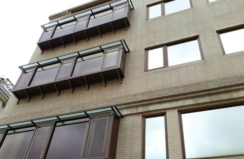 自用住宅陽臺鋁窗遮雨棚設計施工