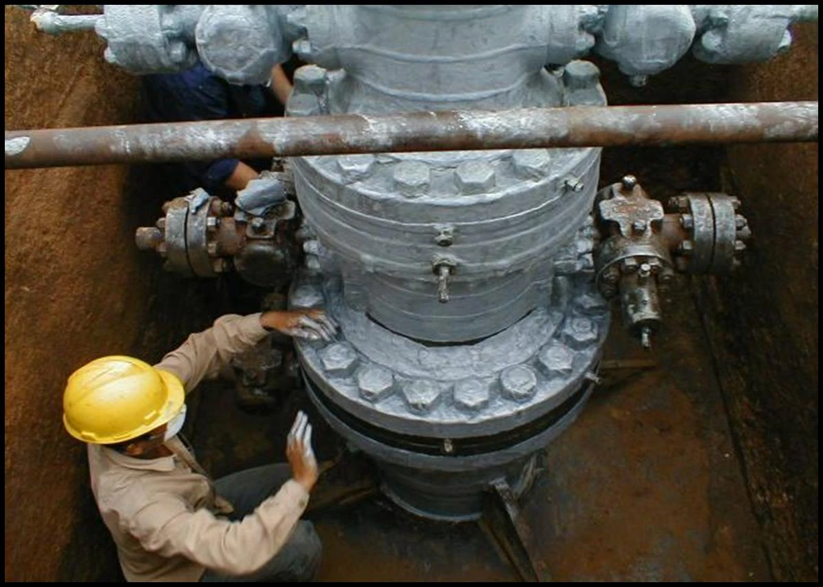 適用法蘭、螺栓、閥件、焊道、彎頭、支承與貯槽基礎，為金屬鐵材最佳守護神。