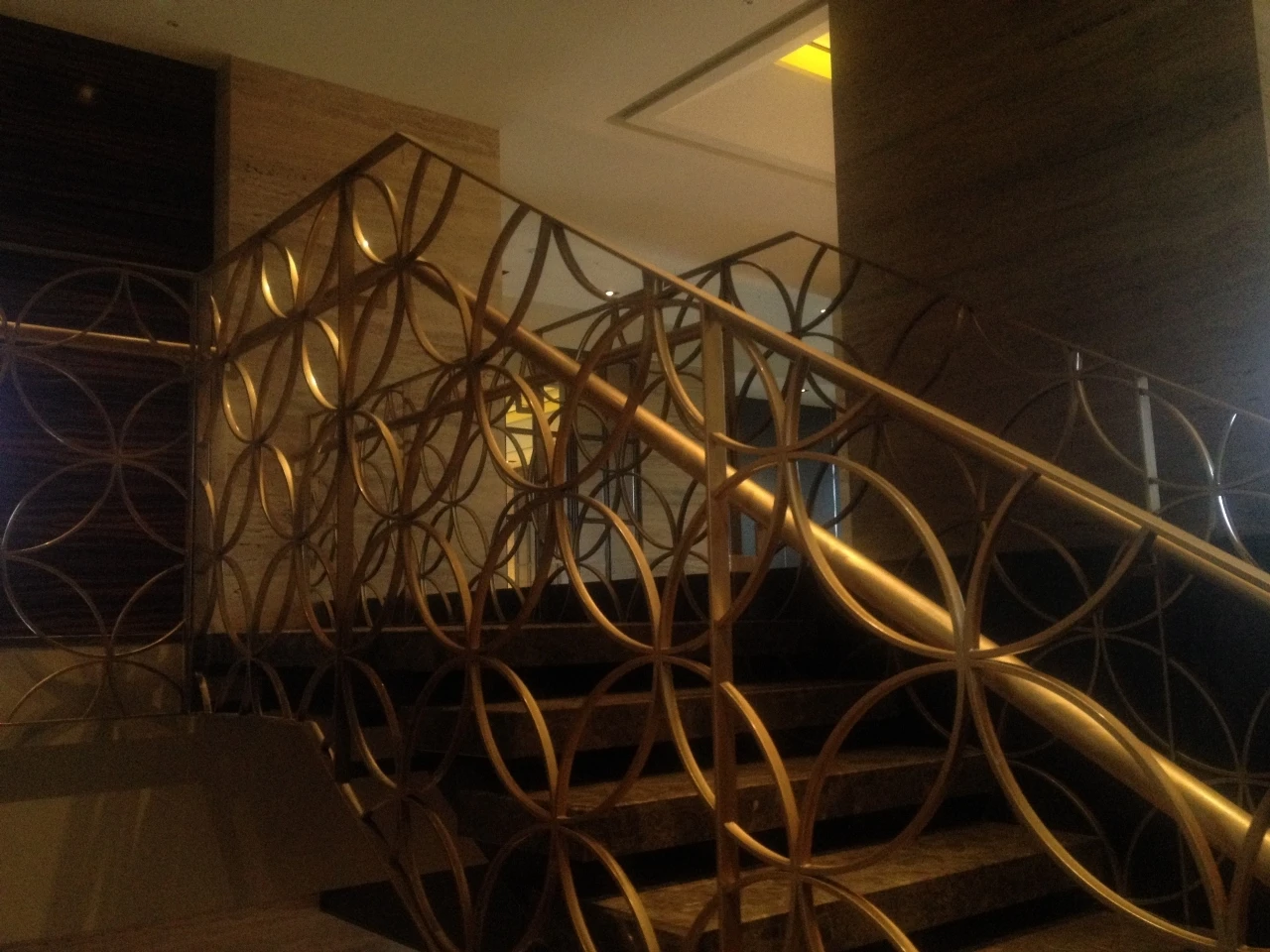 不銹鋼製品、氬焊、焊接代工加工；欄杆、扶手、採光罩設計安裝