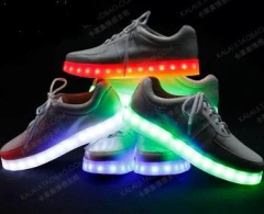 LED情侶男女休閒板鞋USB充電燈光鞋 5款燈光色 35碼 ~ 44碼