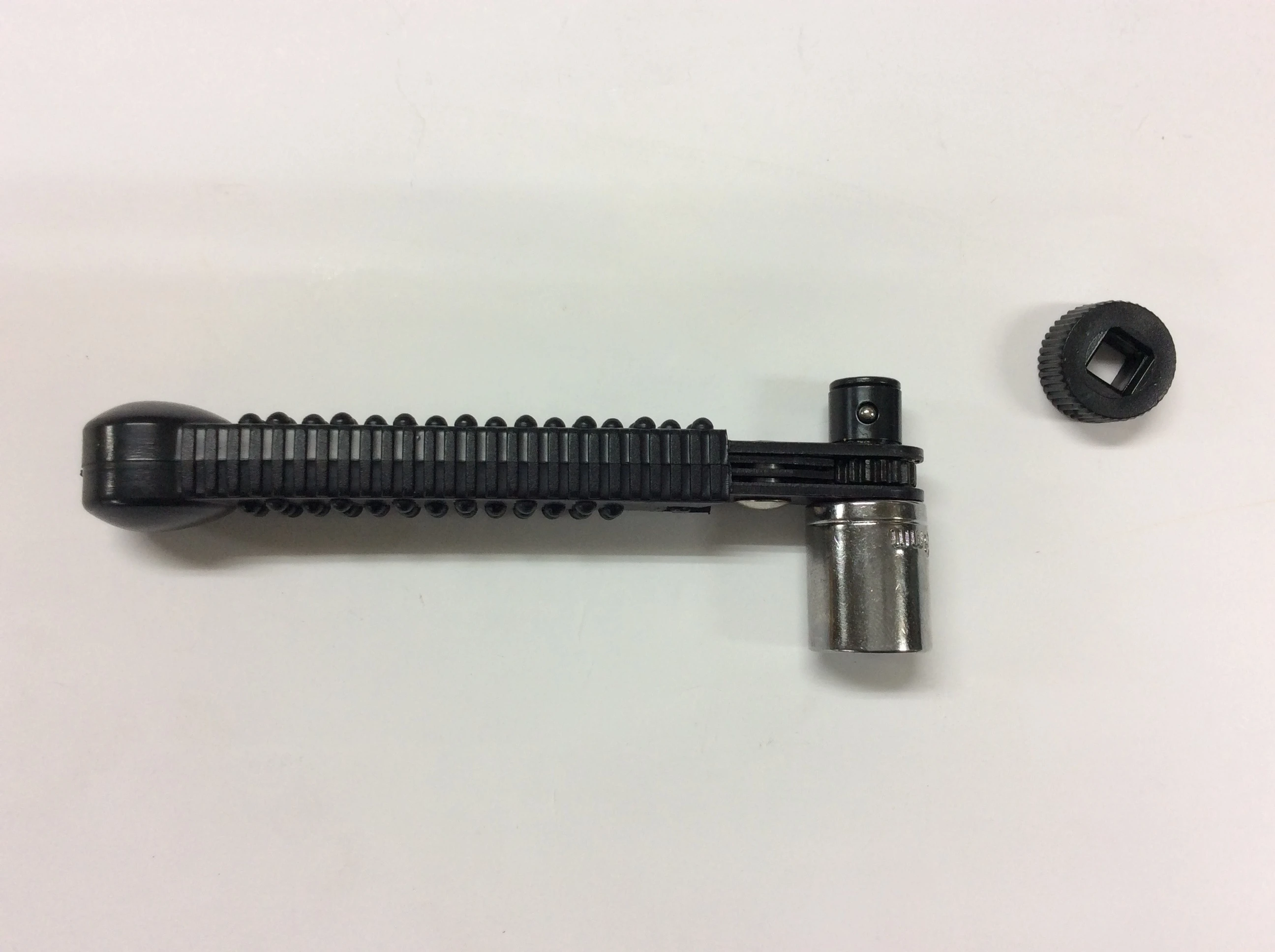 迷你棘輪板手可接二分套筒