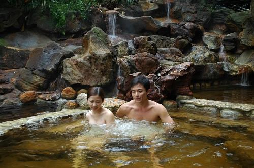 一樓露天風呂(著泳裝)