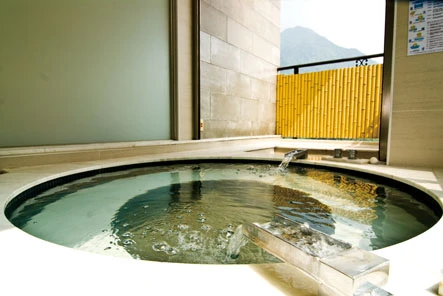 泉世界溫泉會館