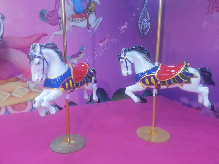 白底彩色單支展示馬