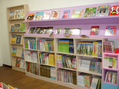 書籍教具租書展示區