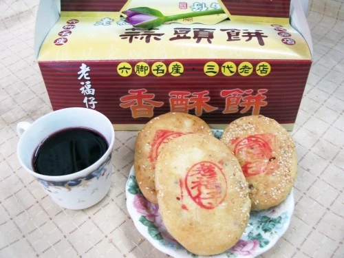 人氣商品「香酥餅」則全國首創研發製成，絕無添加任何香料堅持老福仔餅舖每樣產品都是「原味、簡單、健康