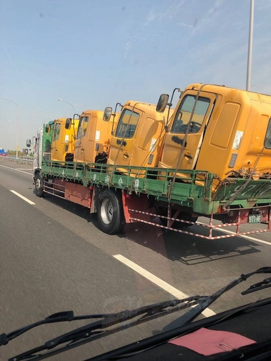 車頭賣買更換安裝中古換車頭,駕駛台殺肉場-鴻新汽車保修廠