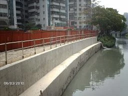 拓寬工程設置防墜措施