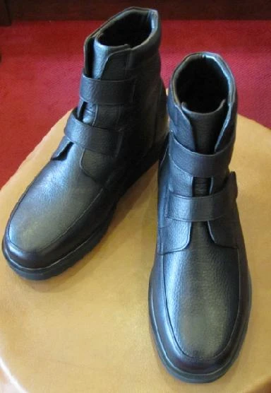 依照每位客人足部情形手工定做特殊鞋