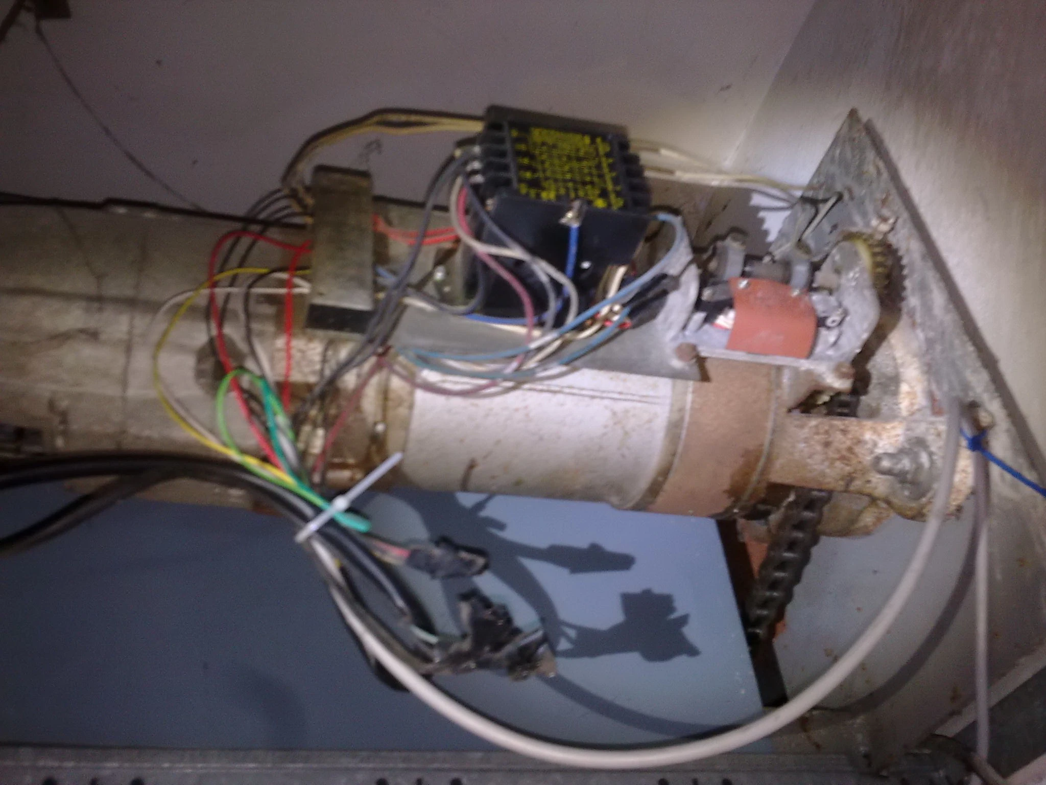 客戶鐵捲門馬達修理