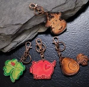 可利用現有版型或自行設計版型來設計各企業的logo或宣導品,展現企業形象也是實用商品