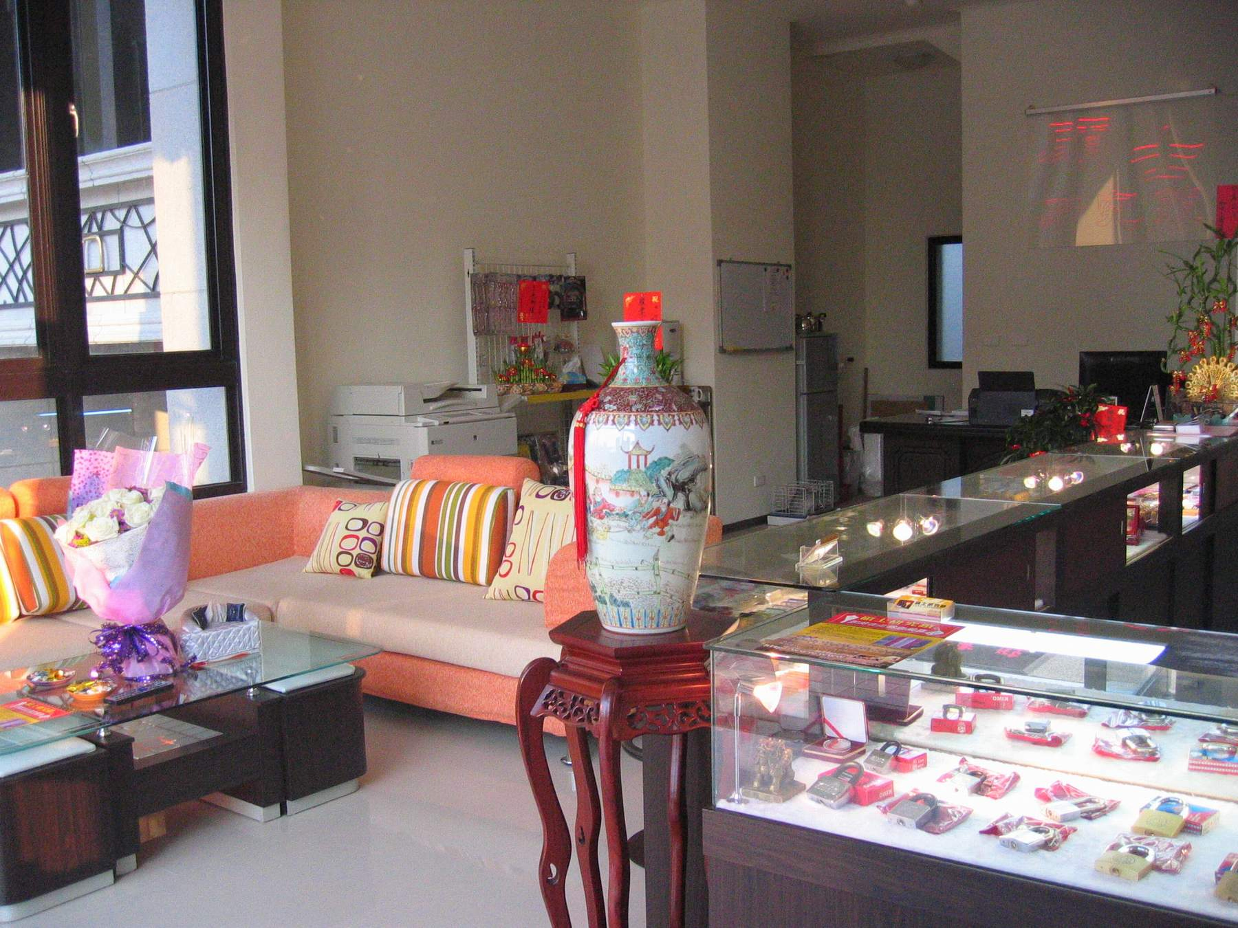 碩士研究鎖企業社