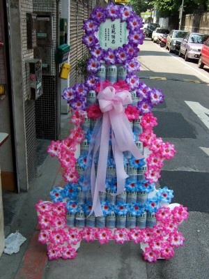 罐頭籃7層一對(兩個)台灣啤酒NT$: 4800 沙士加八寶粥NT$: 3500 汽水NT$: 3300