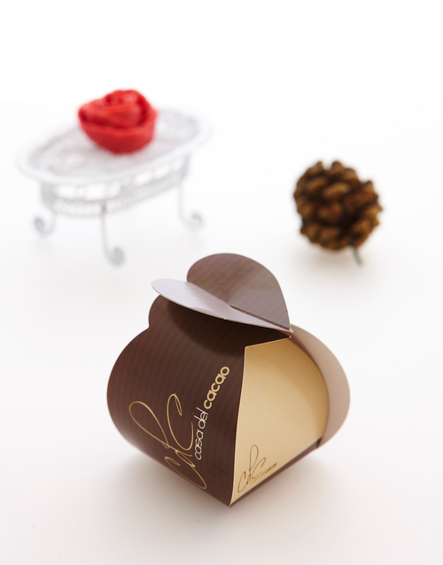 心型禮盒大小約為  3 (長)* 3 (寬)* 4 (高)可裝1入的巧克力，非常適合當婚禮小物或是活動小贈品
