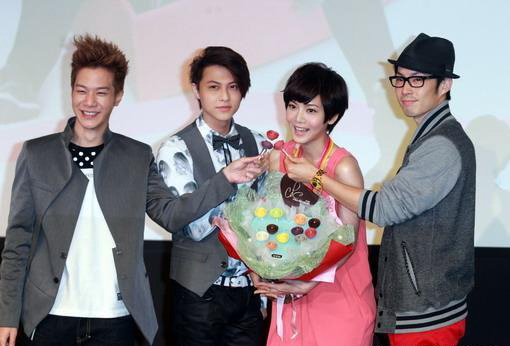 如同真玫瑰般的美艷,卻同時擁有巧克力般的甜蜜