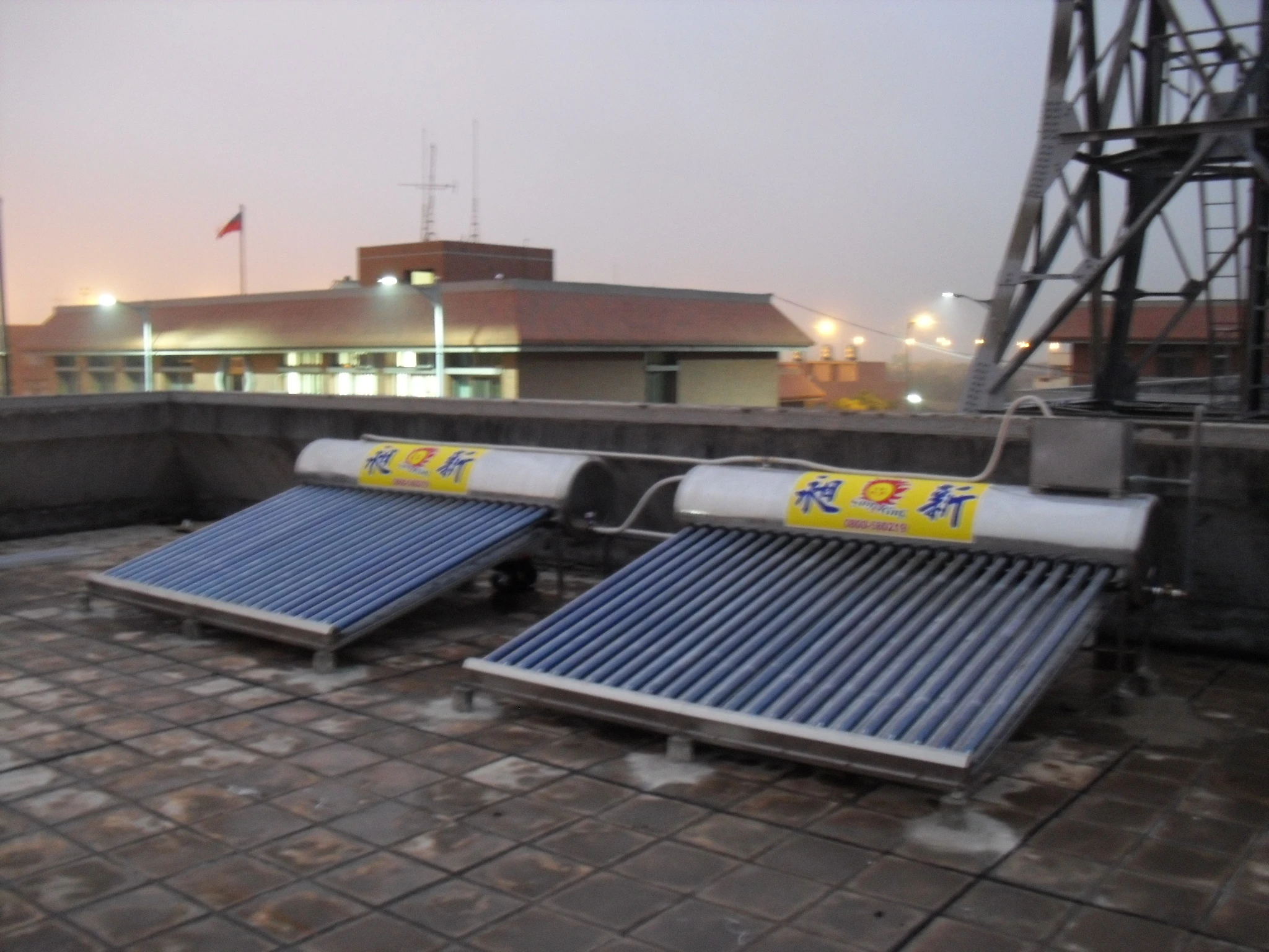 超省、超熱、超節能真空管太陽能熱水器-昶新保證