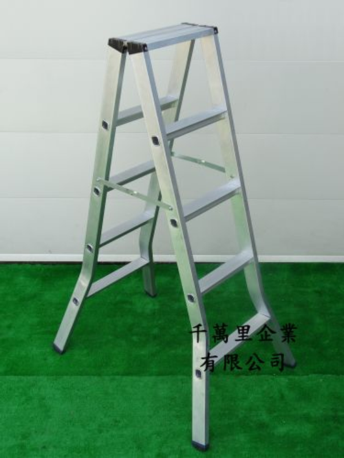 寬踏板A字梯--荷重200公斤(SGS測試通過)，最舒適的A字梯