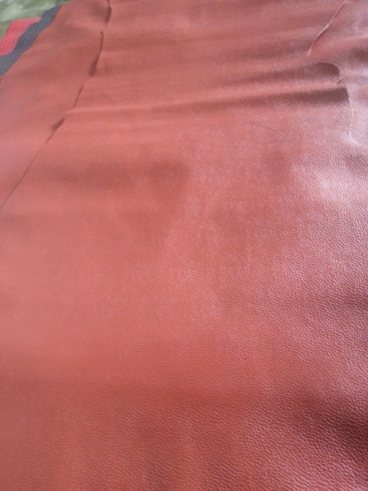 磚咖紅牛面皮荔枝壓紋