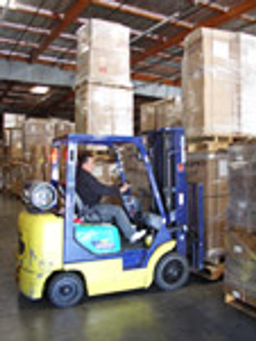 提供存放、分裝、包裝、配送、控制貨物流量等所有物流作業