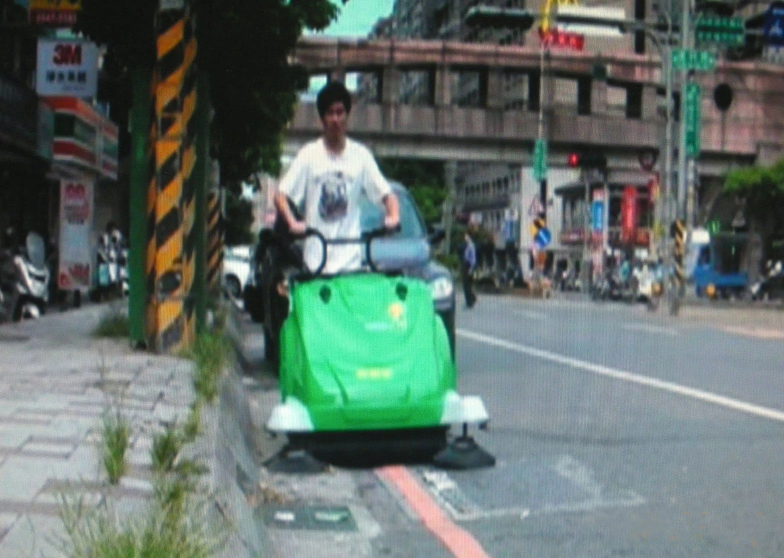 * 無引擎-無噪音 * 無吸塵-無揚塵 * 無油壓-易維護