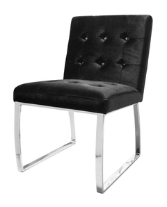 光亮的椅腳和點綴水鑽的餐椅，讓家更添低調奢華的風格