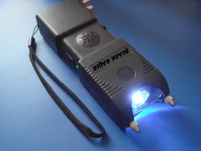 具 (一)5~10KV電擊  (二)100dB警報  (三)照明  (四)100~240VAC隱藏式充電