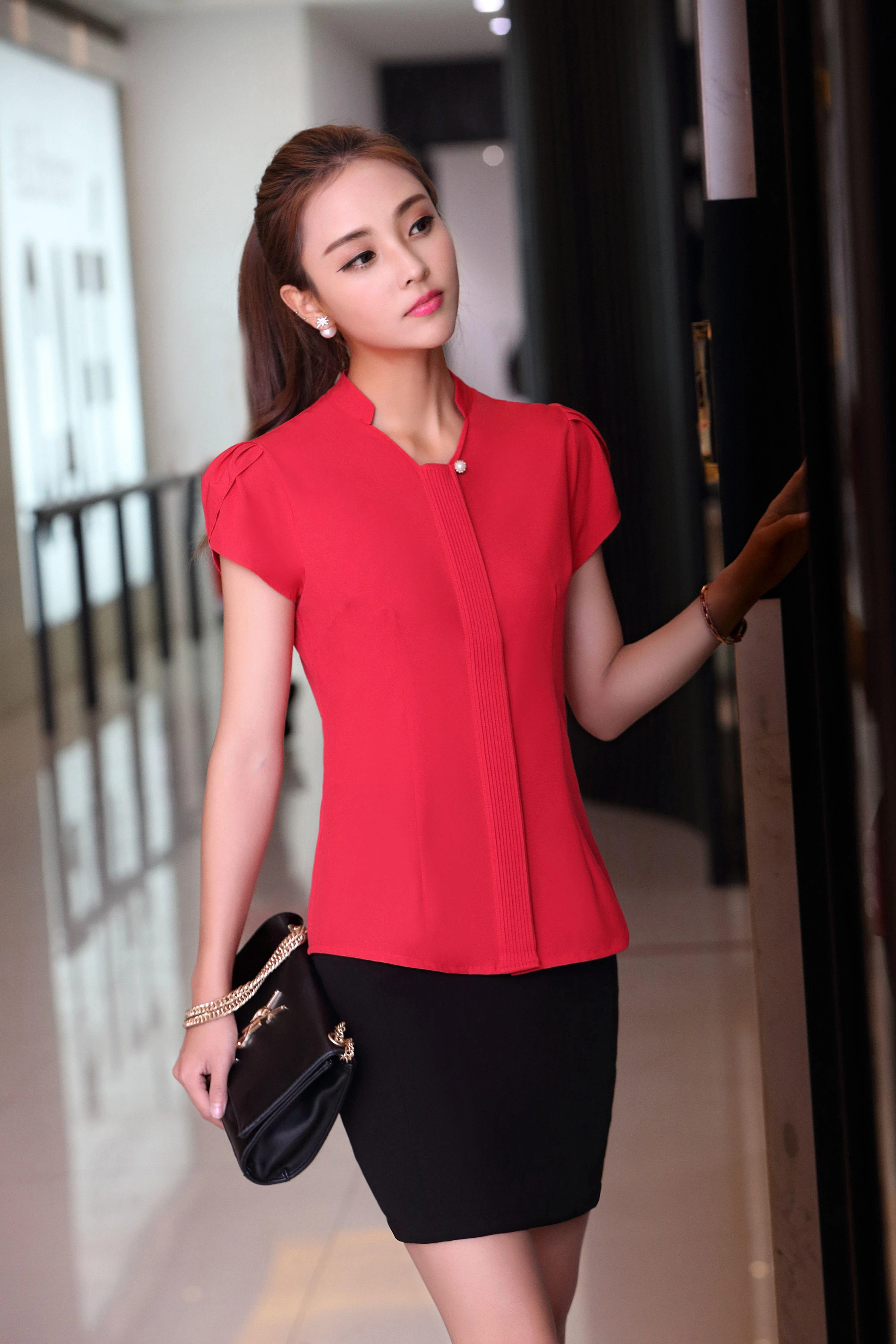 1611#紅色短袖防皺襯衫