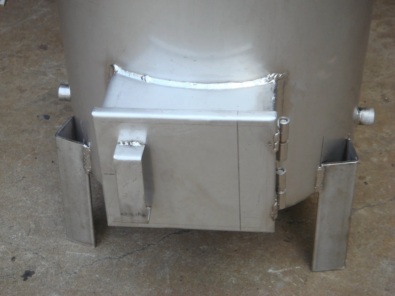 一體式的盧口設計 , 焊道均經過滿焊處理 .